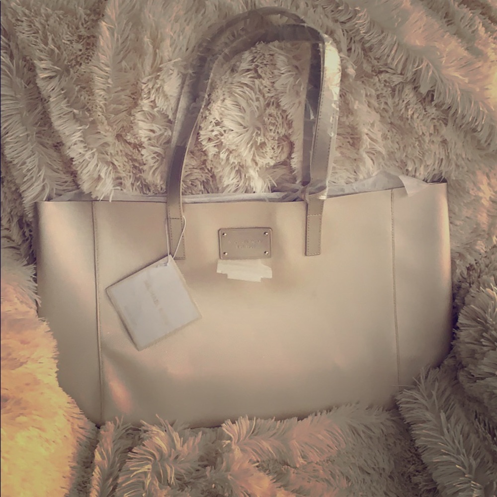 Extra large, authentic Michael Kors Tote!